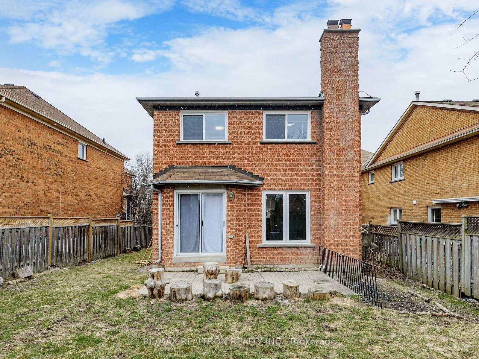 8 Estoril Street, Unit Upper - Photo 14