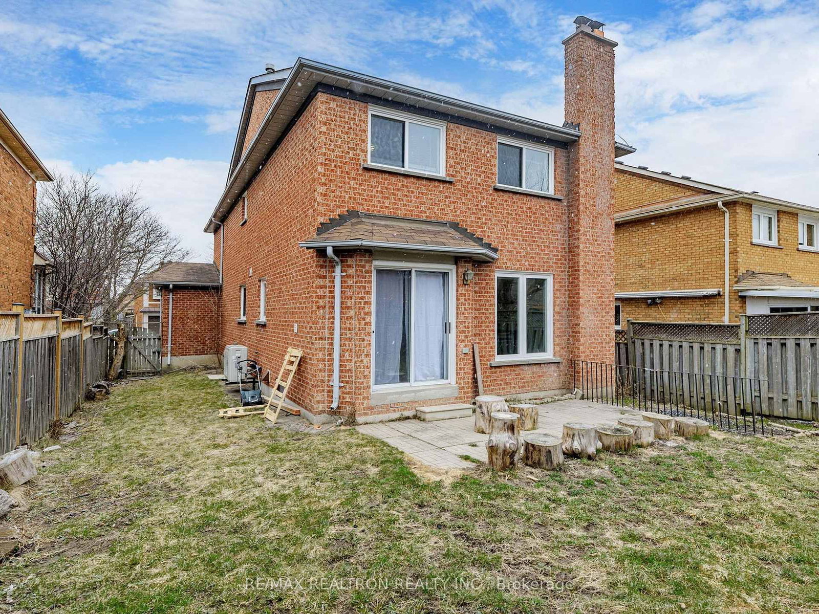 8 Estoril Street, Unit Upper - Photo 15