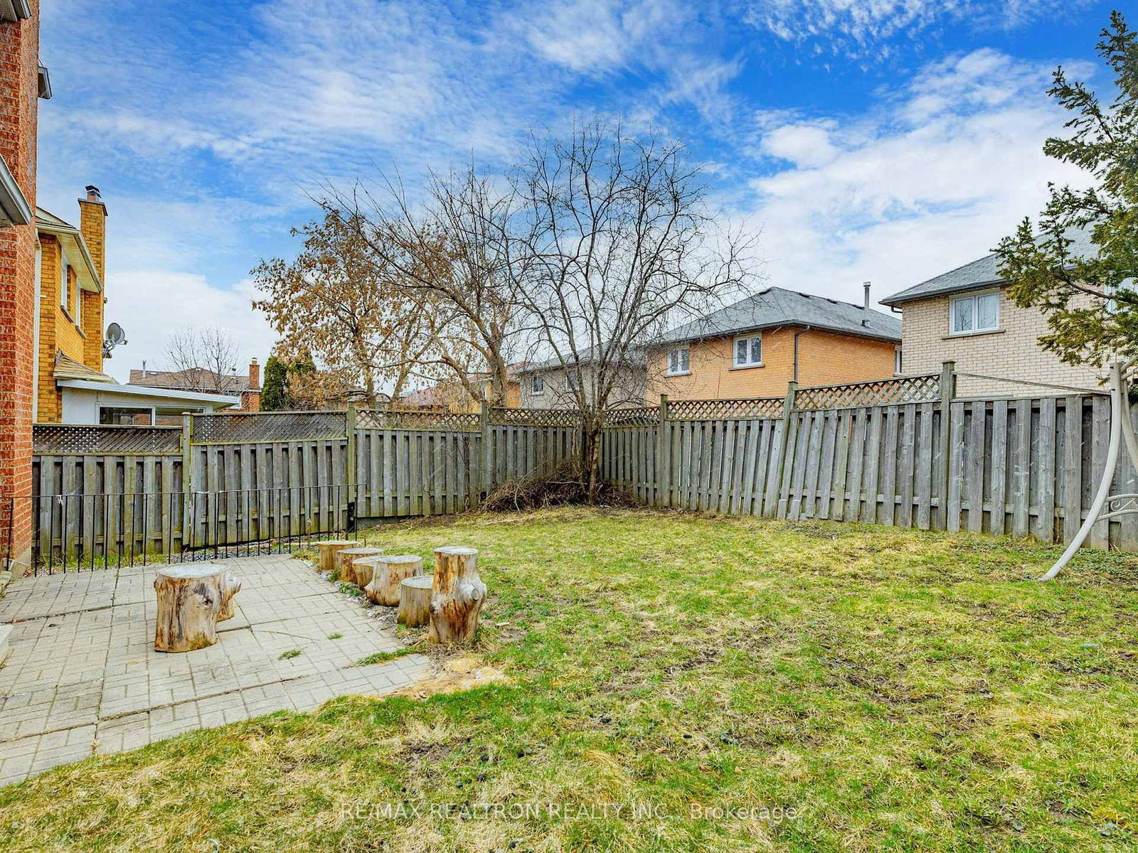 8 Estoril Street, Unit Upper - Photo 17