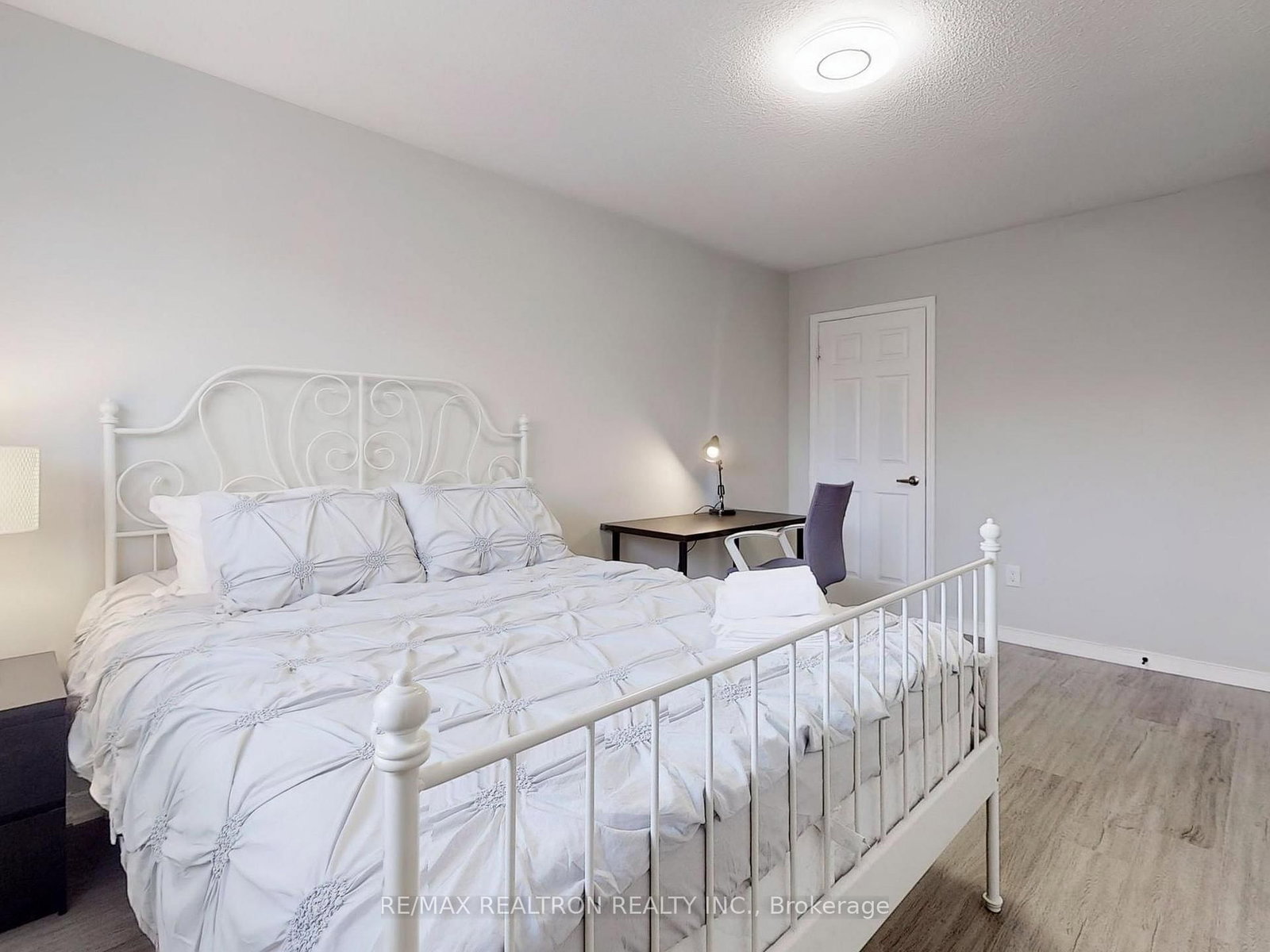 8 Estoril Street, Unit Upper - Photo 18