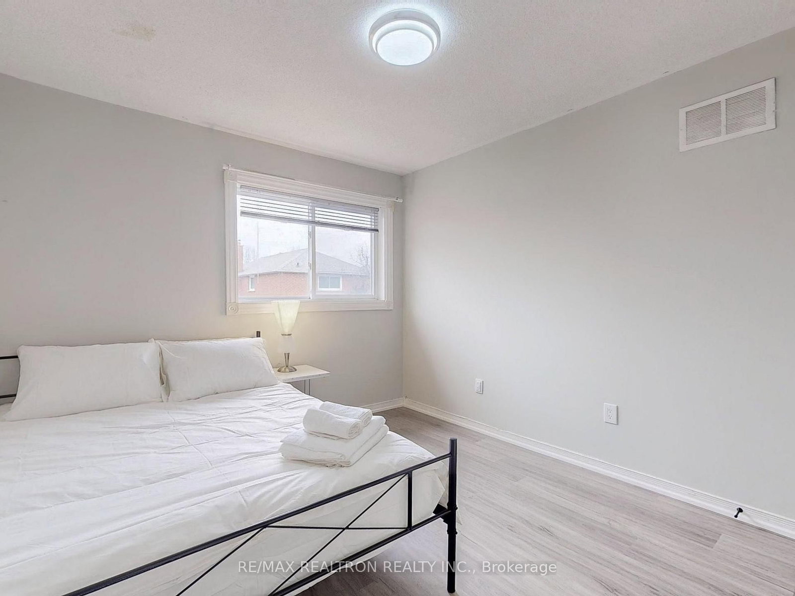8 Estoril Street, Unit Upper - Photo 19
