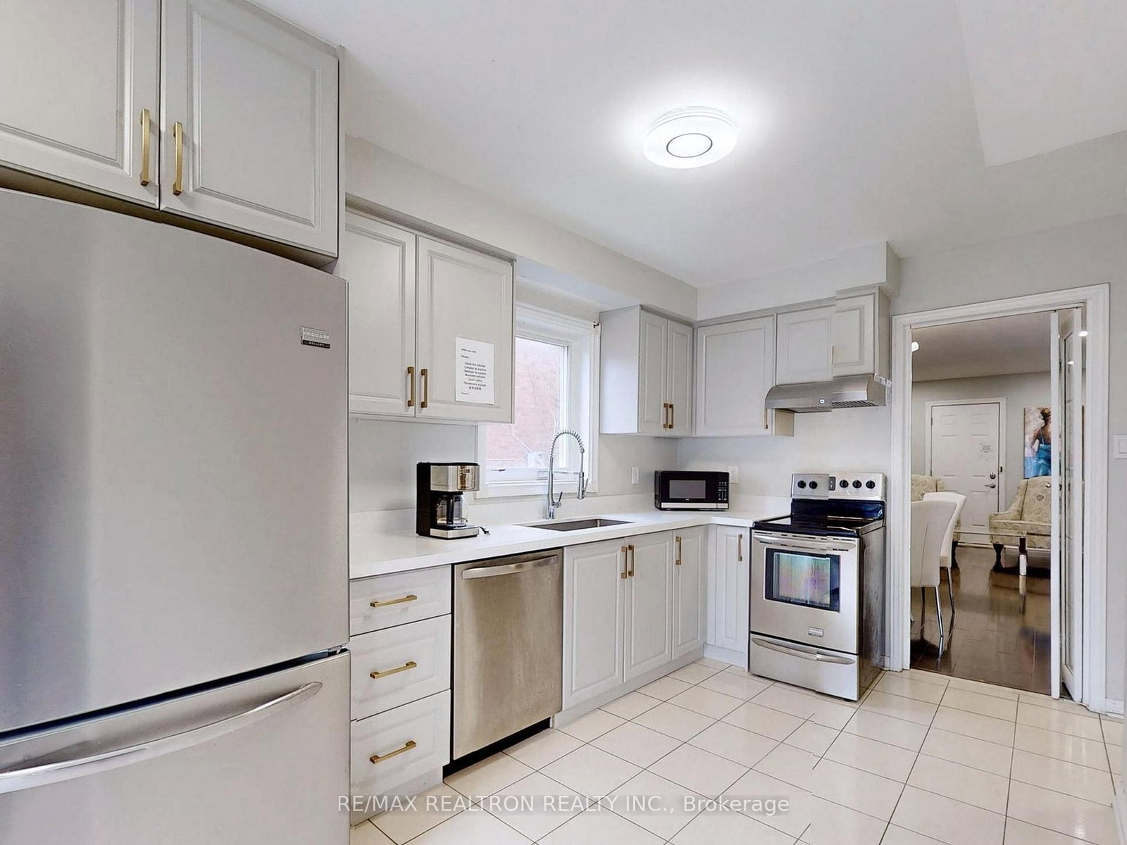 8 Estoril Street, Unit Upper - Photo 2