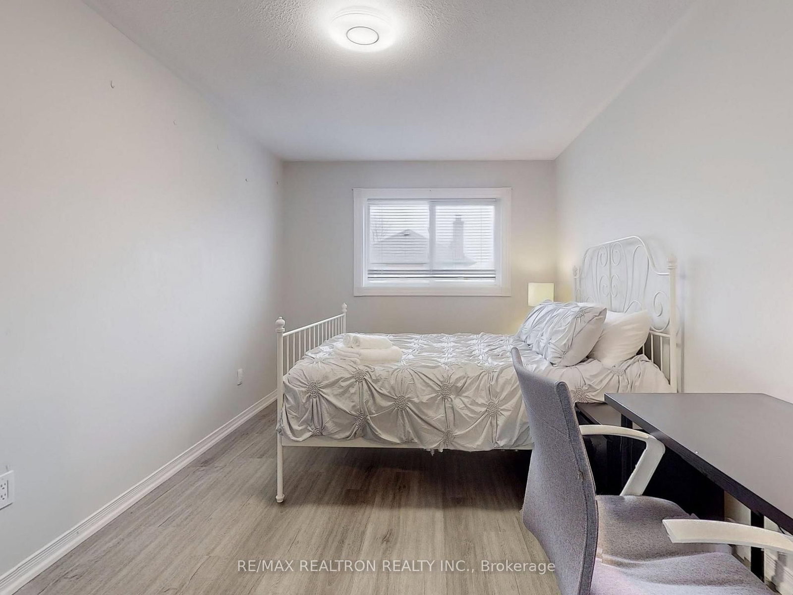 8 Estoril Street, Unit Upper - Photo 21