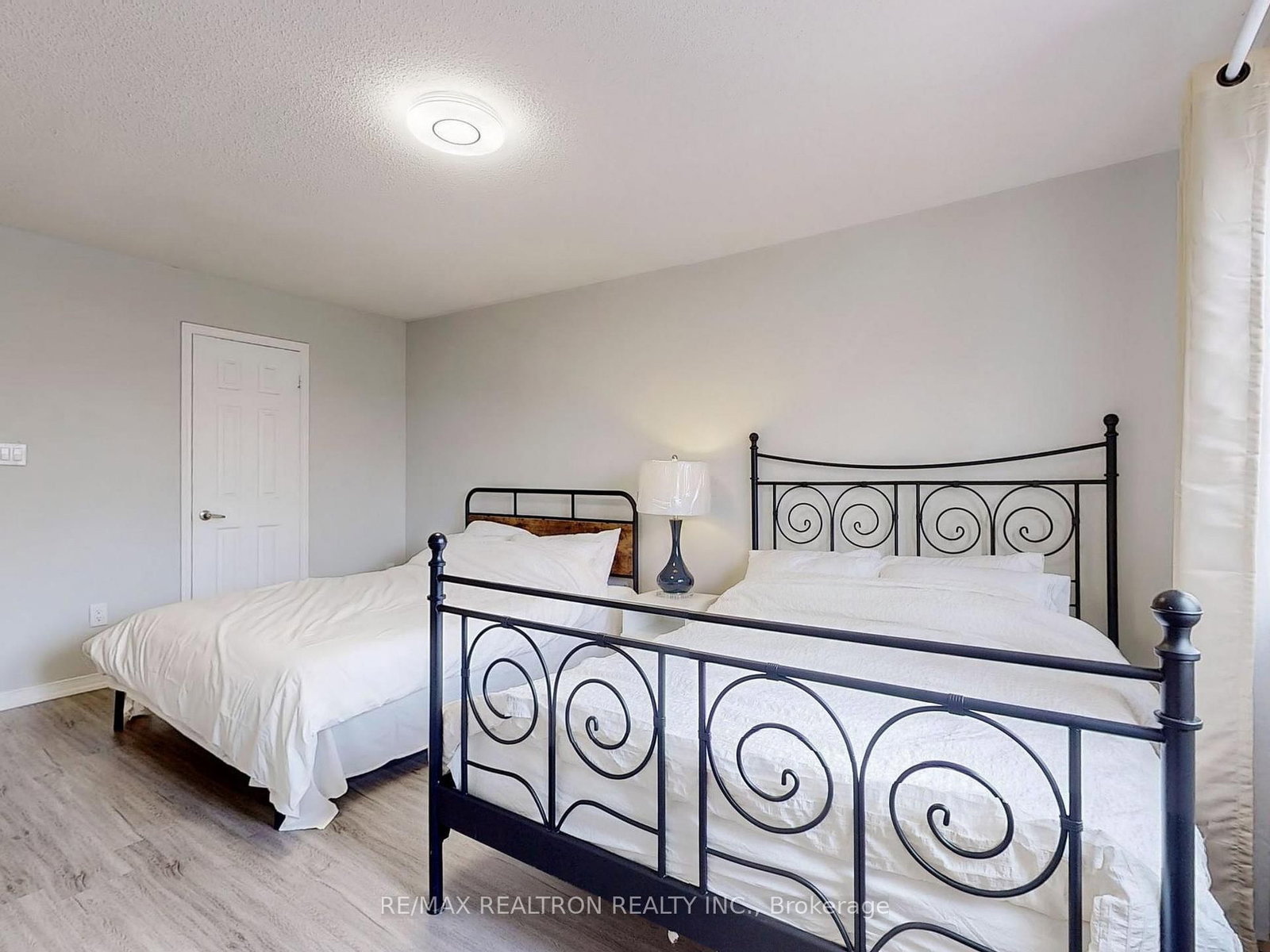 8 Estoril Street, Unit Upper - Photo 31