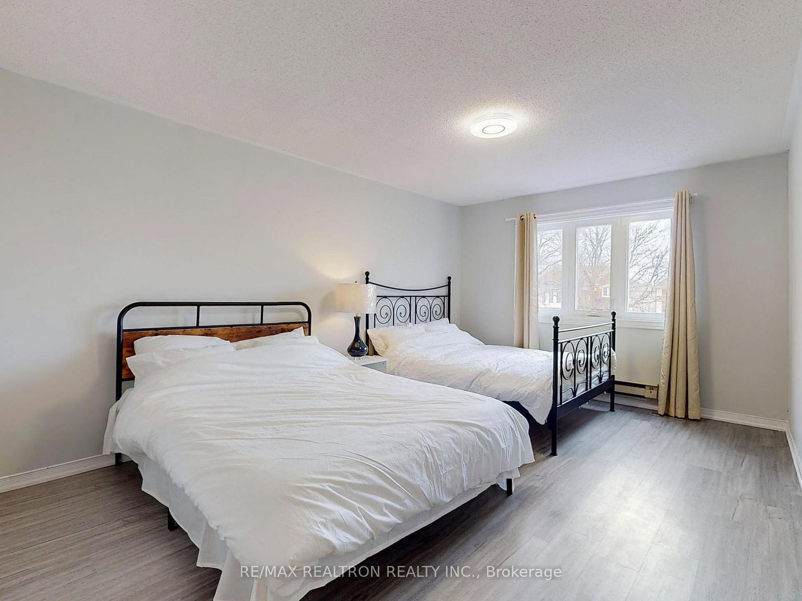 8 Estoril Street, Unit Upper - Photo 33