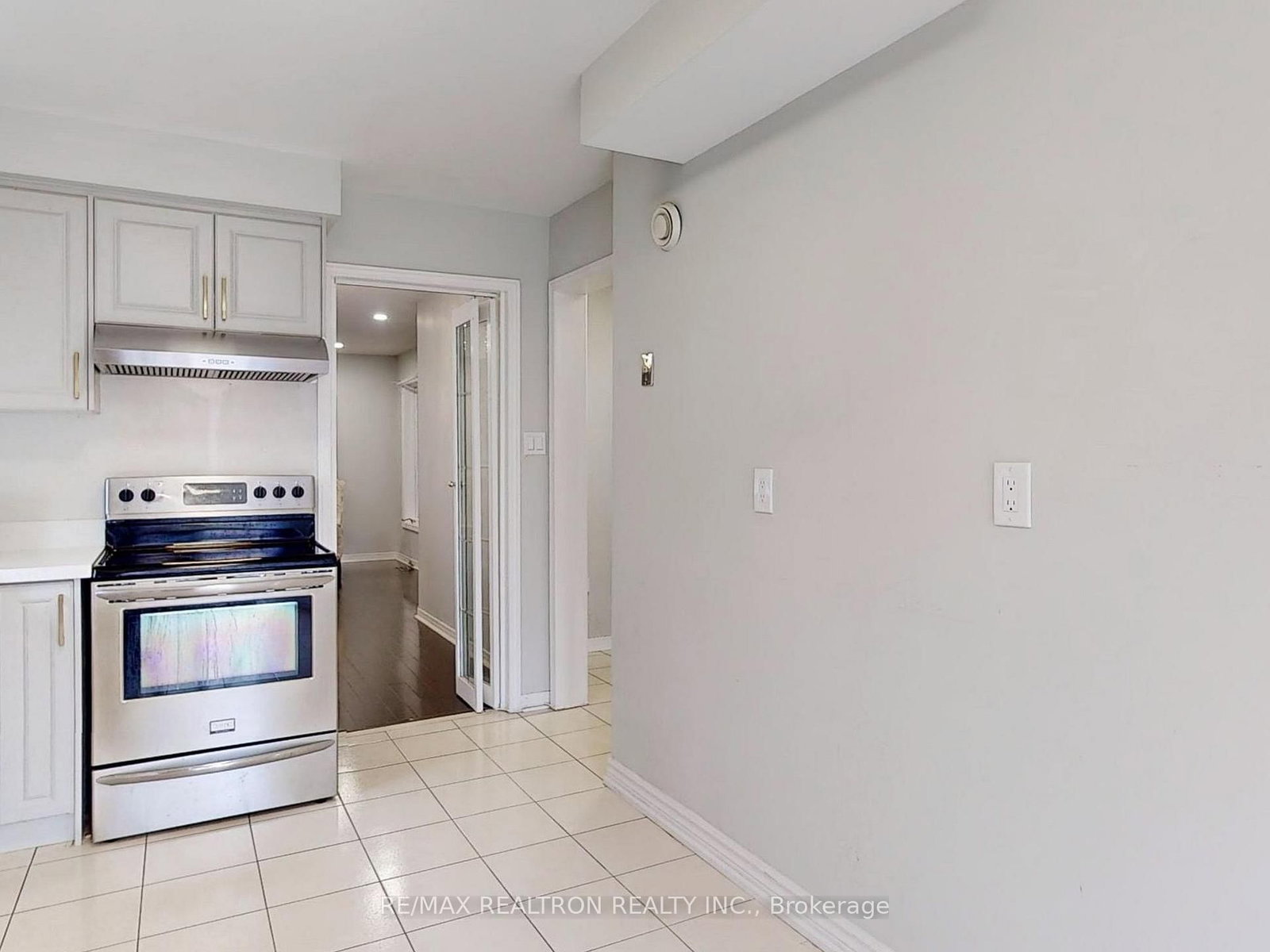 8 Estoril Street, Unit Upper - Photo 8