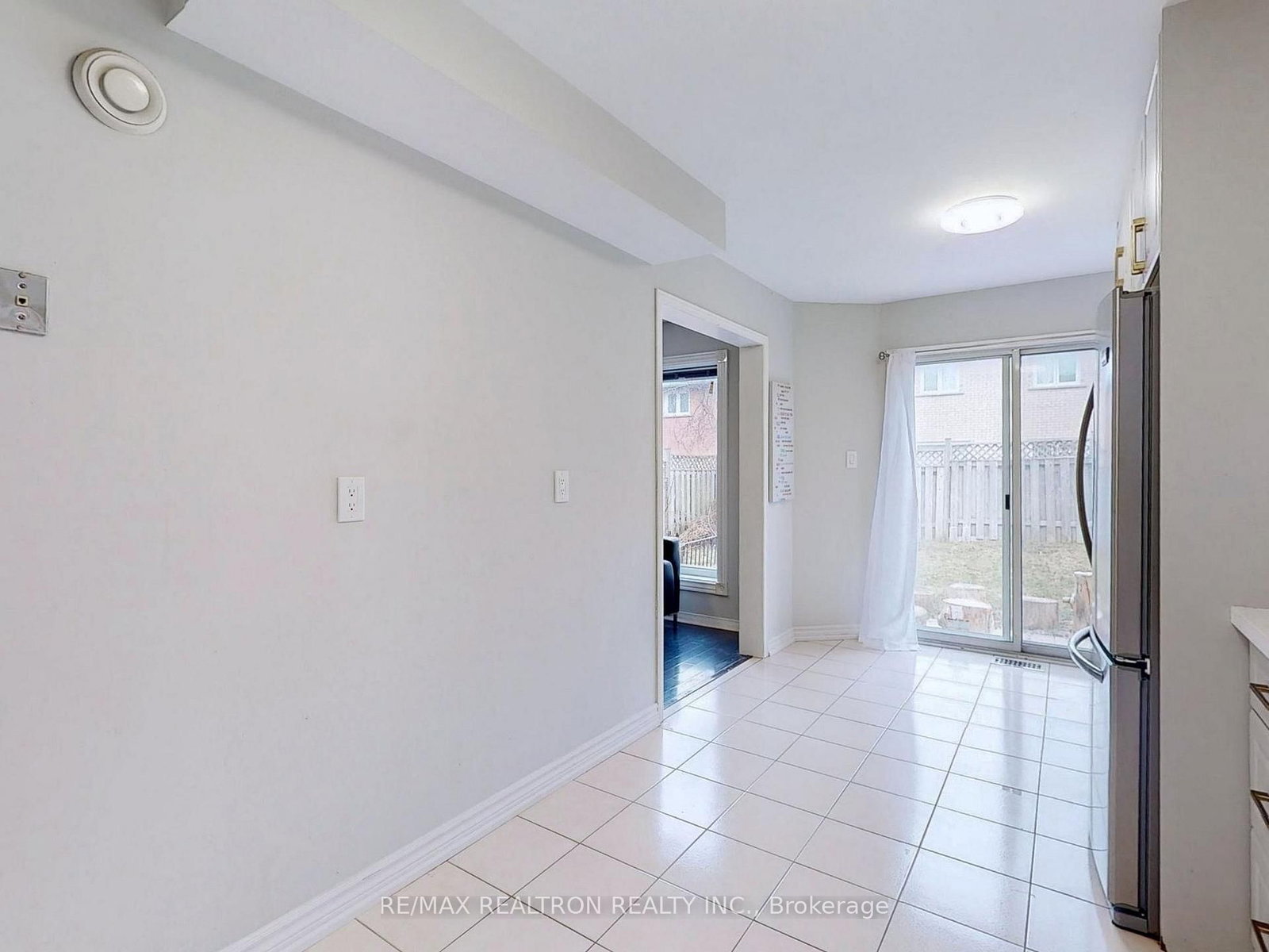 8 Estoril Street, Unit Upper - Photo 9