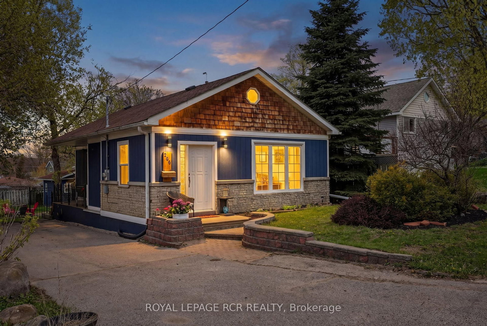 266 Kenwood Avenue - Photo 2