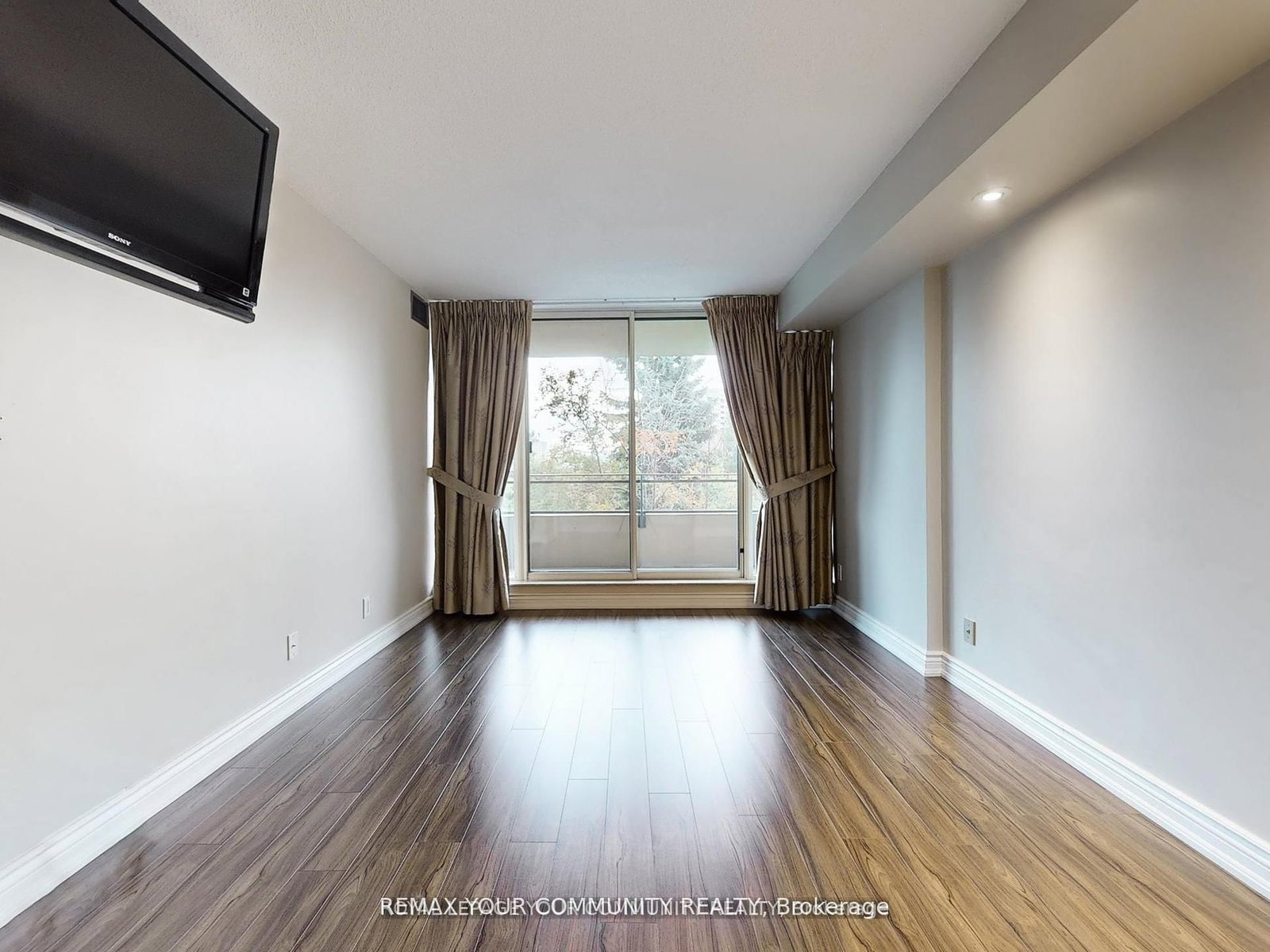 32 Clarissa Drive, Unit 324 - Photo 10