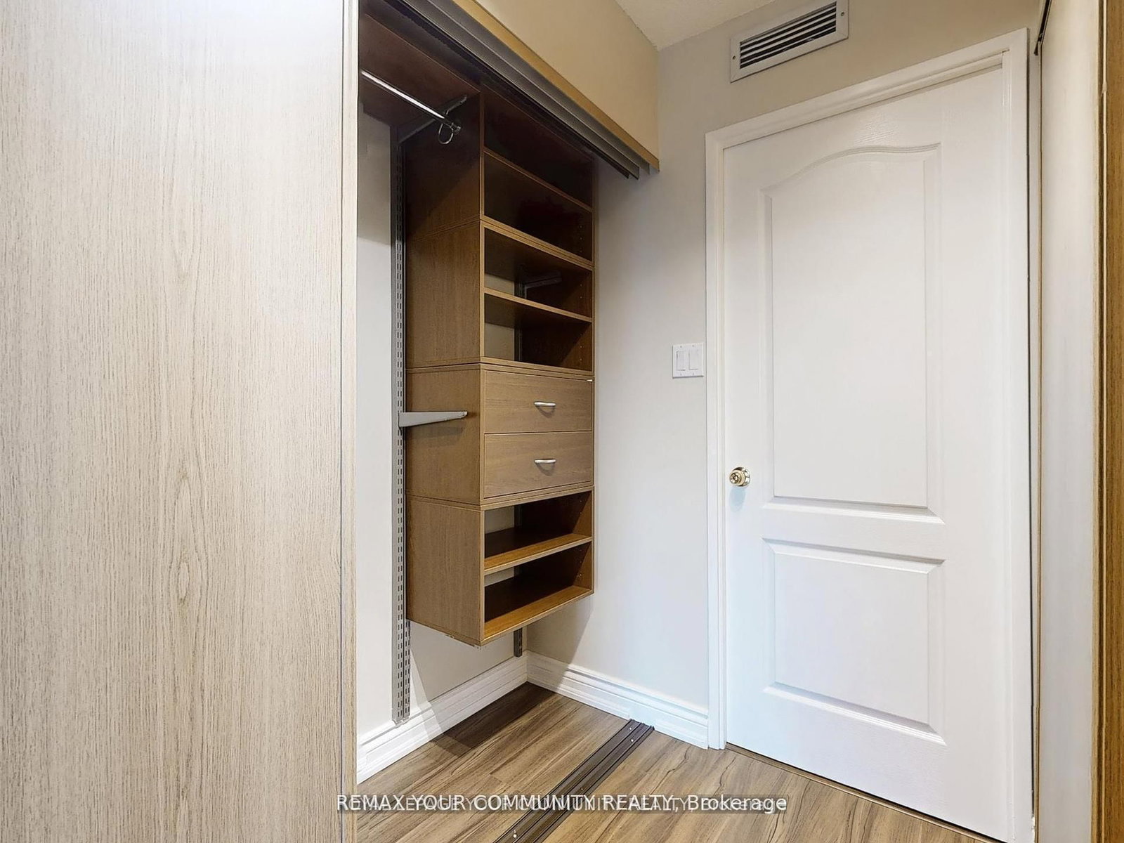 32 Clarissa Drive, Unit 324 - Photo 12
