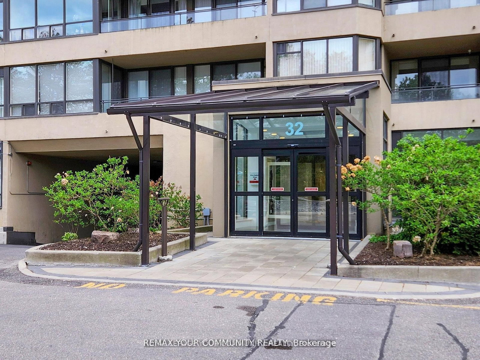 32 Clarissa Drive, Unit 324 - Photo 2