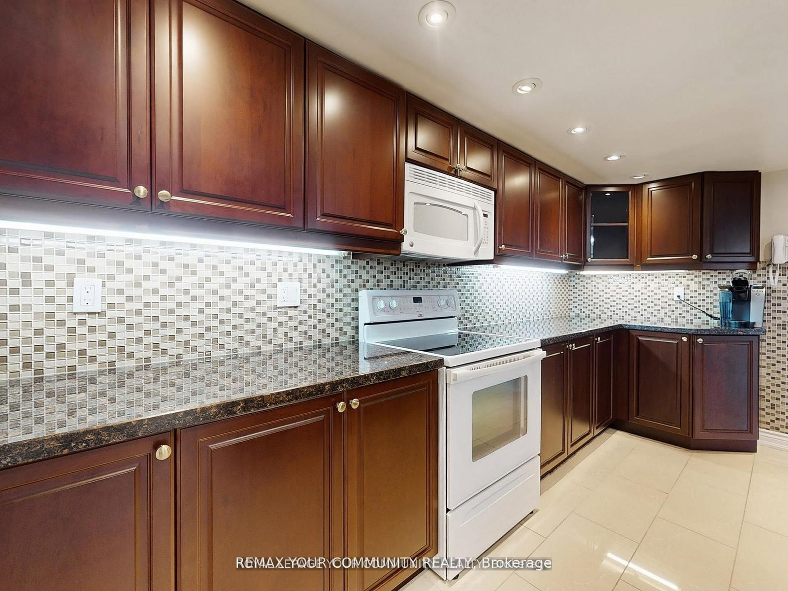 32 Clarissa Drive, Unit 324 - Photo 8