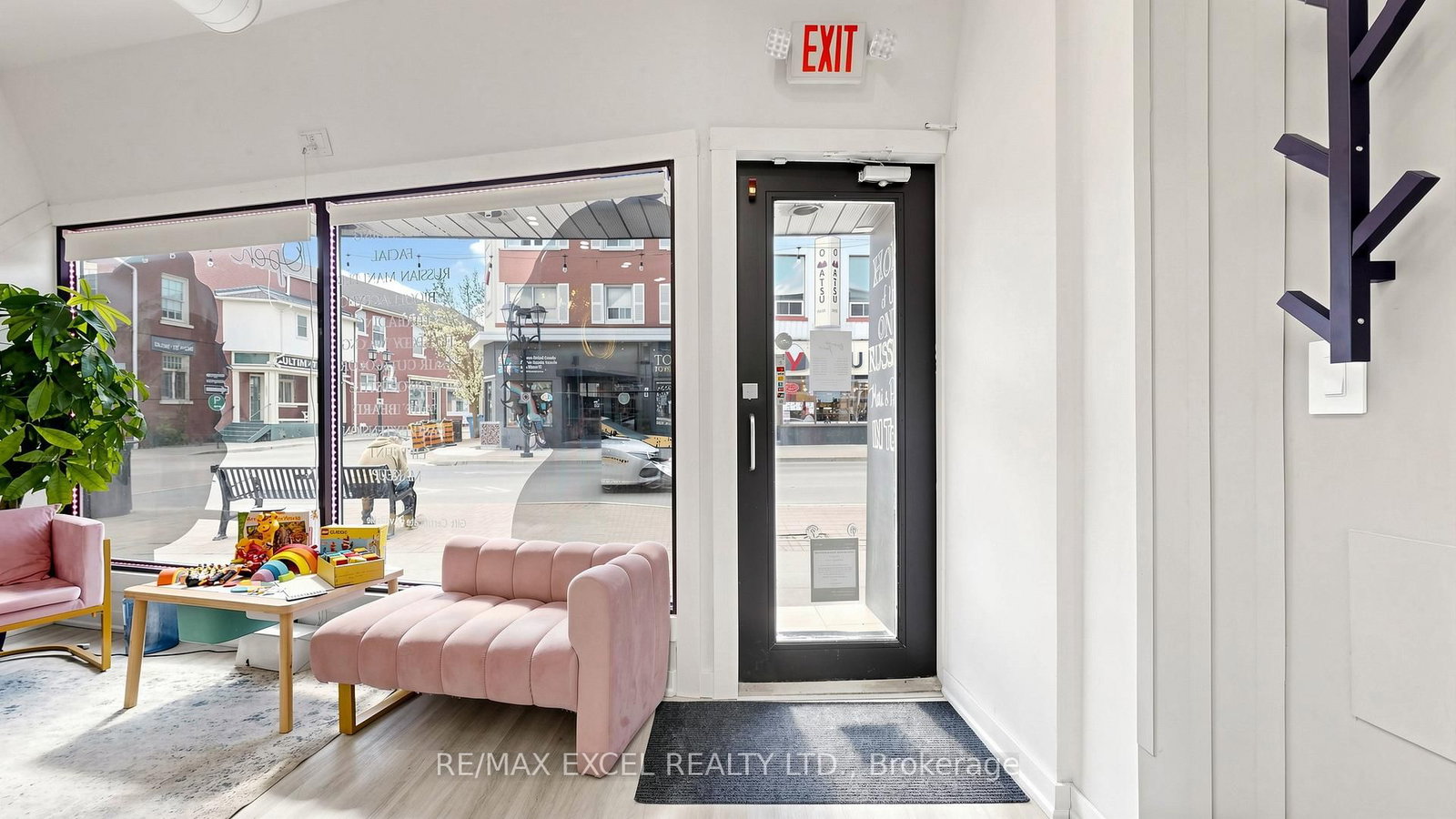 225 Main Street S - Photo 3