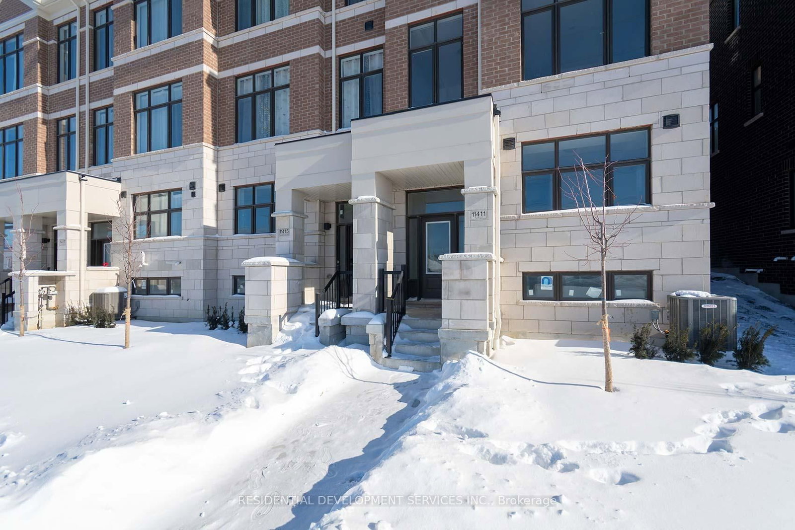 11411 Leslie Street - Photo 3