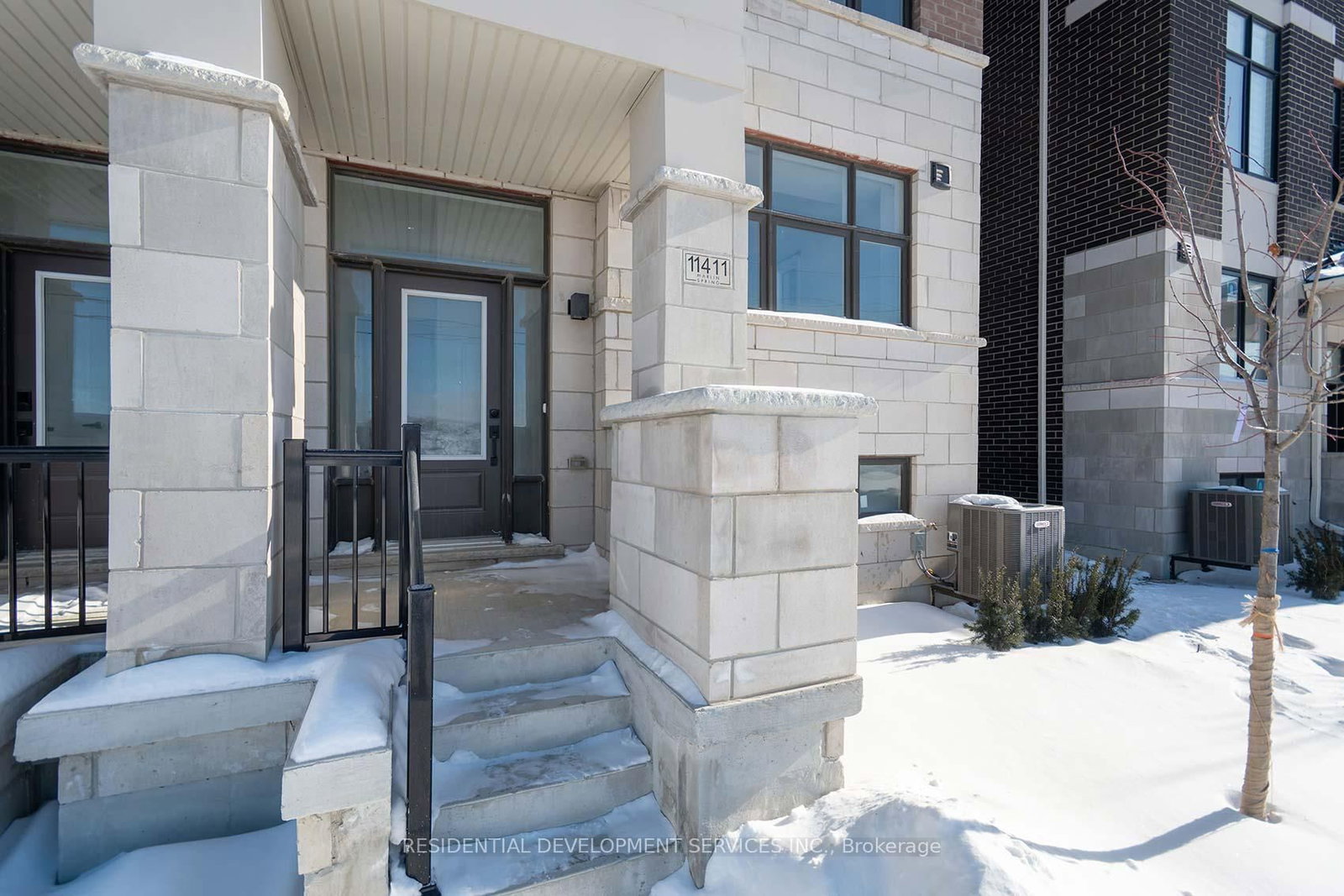 11411 Leslie Street - Photo 4