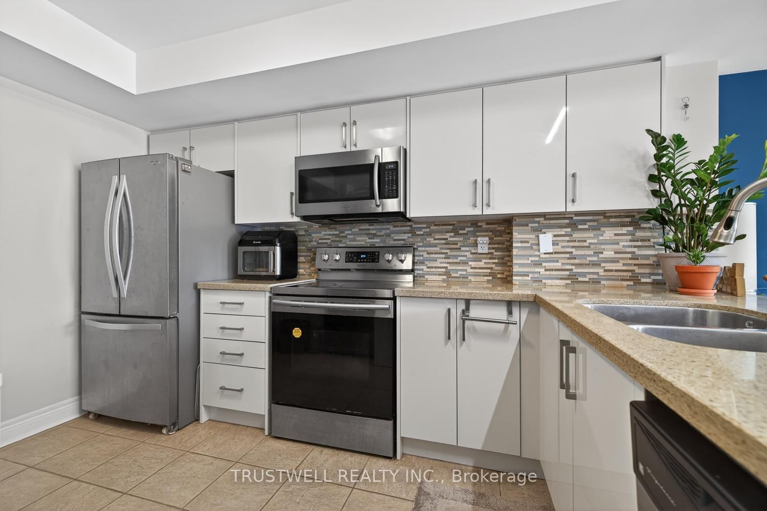 306 John Street, Unit 298 - Photo 9