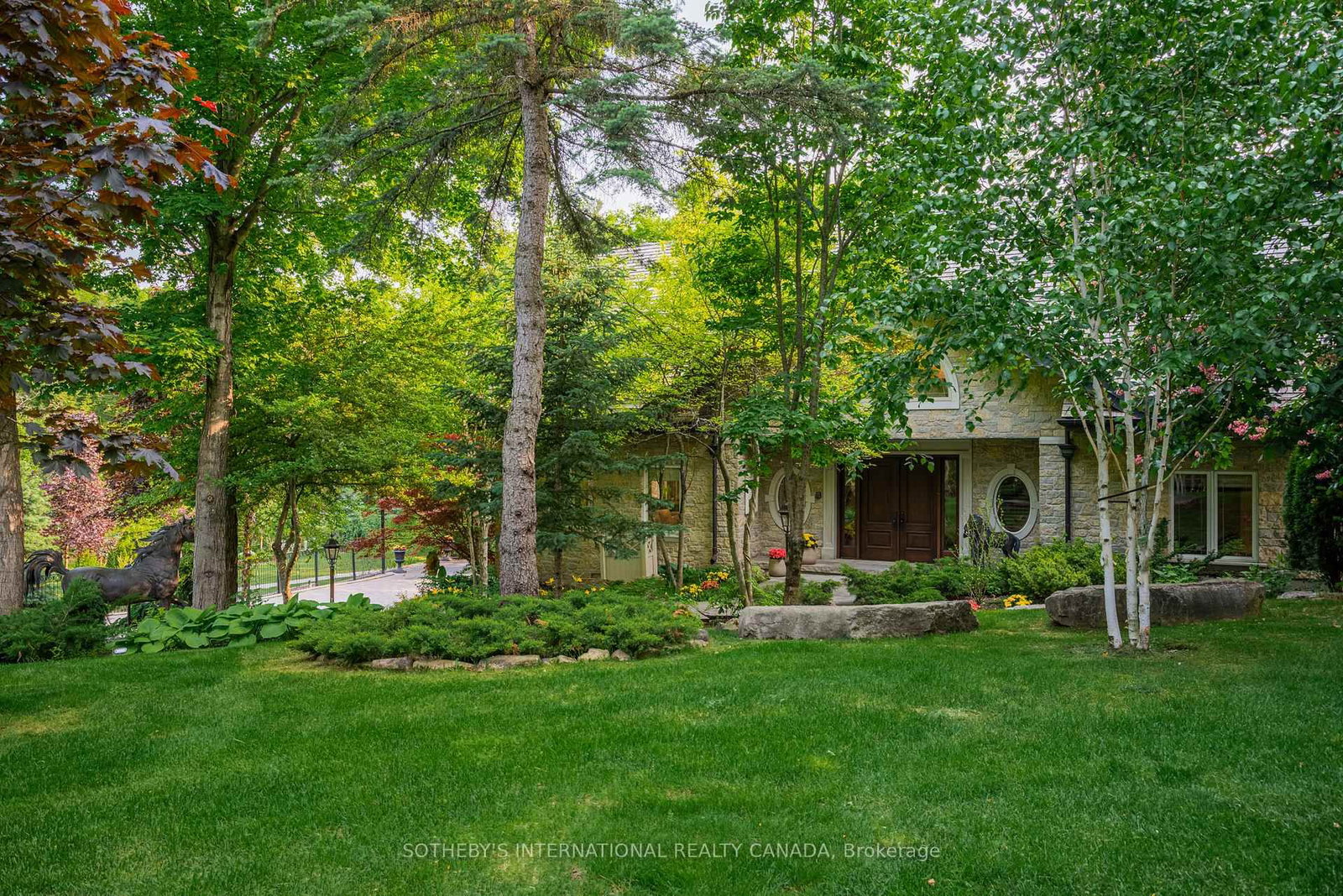 101 Paula Court • Vaughan, ON photo 3