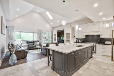 1894 Simcoe Boulevard • Innisfil, ON photo 2