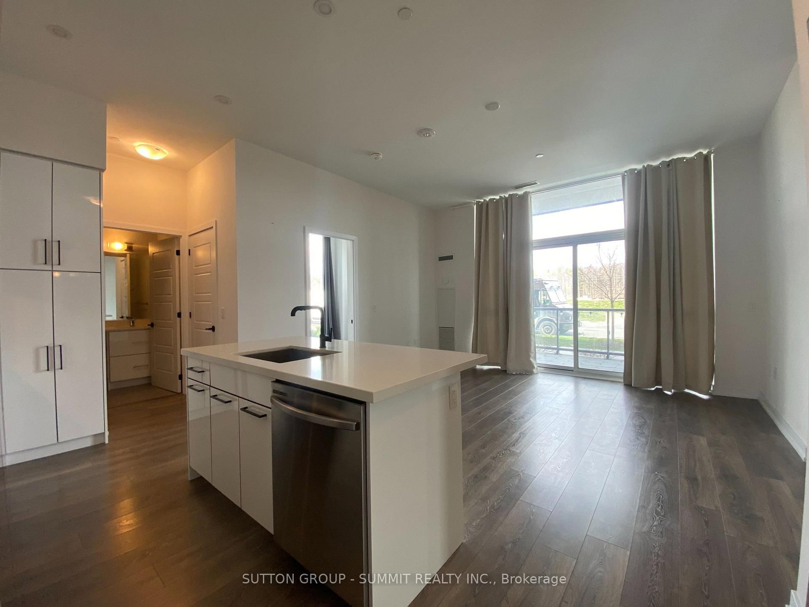 415 SEA RAY Avenue, Unit 105 - Photo 9