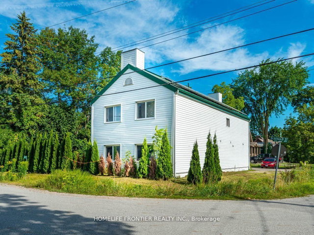 2 - 1015 Arnold Street