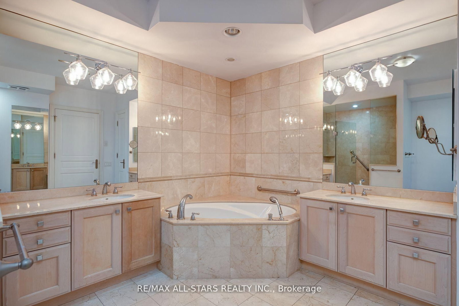 7071 Bayview Avenue, Unit 211 - Photo 21