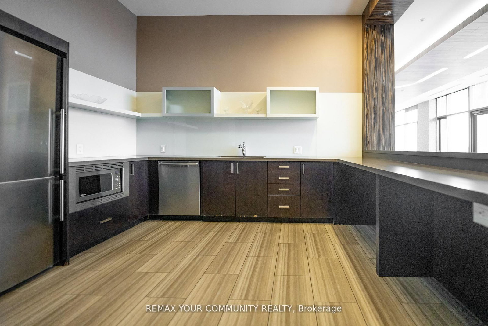 325 South Park Road, Unit 520 - Photo 27