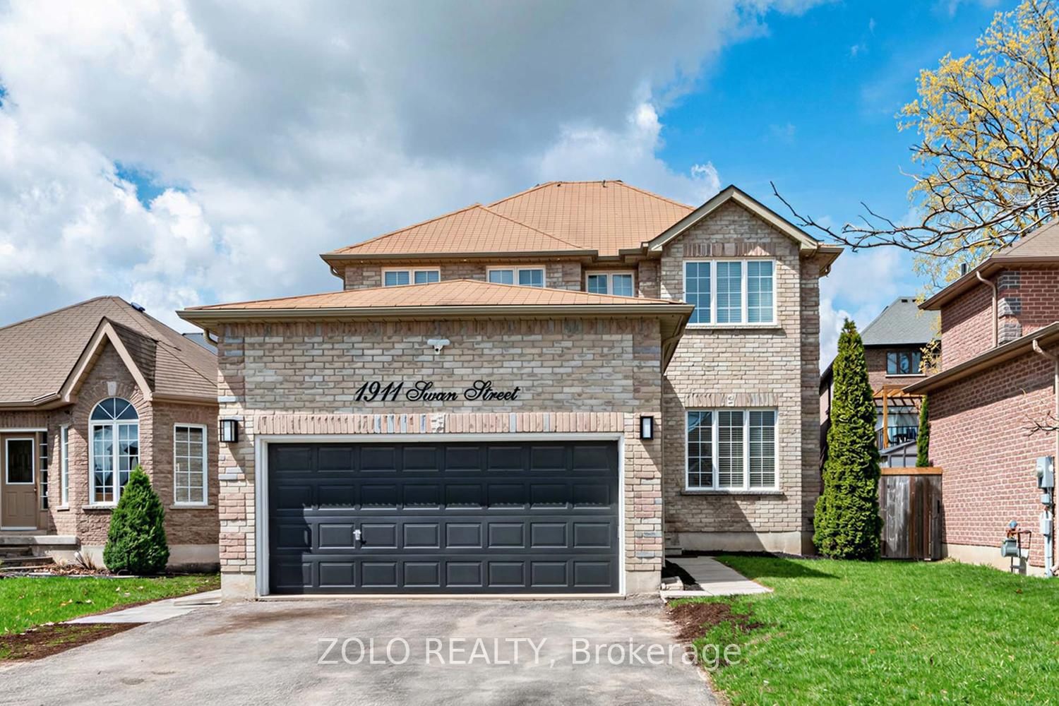 Detached House for sale at 1911 Swan Street, Innisfil, Ontario, L9S 0B3 - Alcona - MLS: N13119476