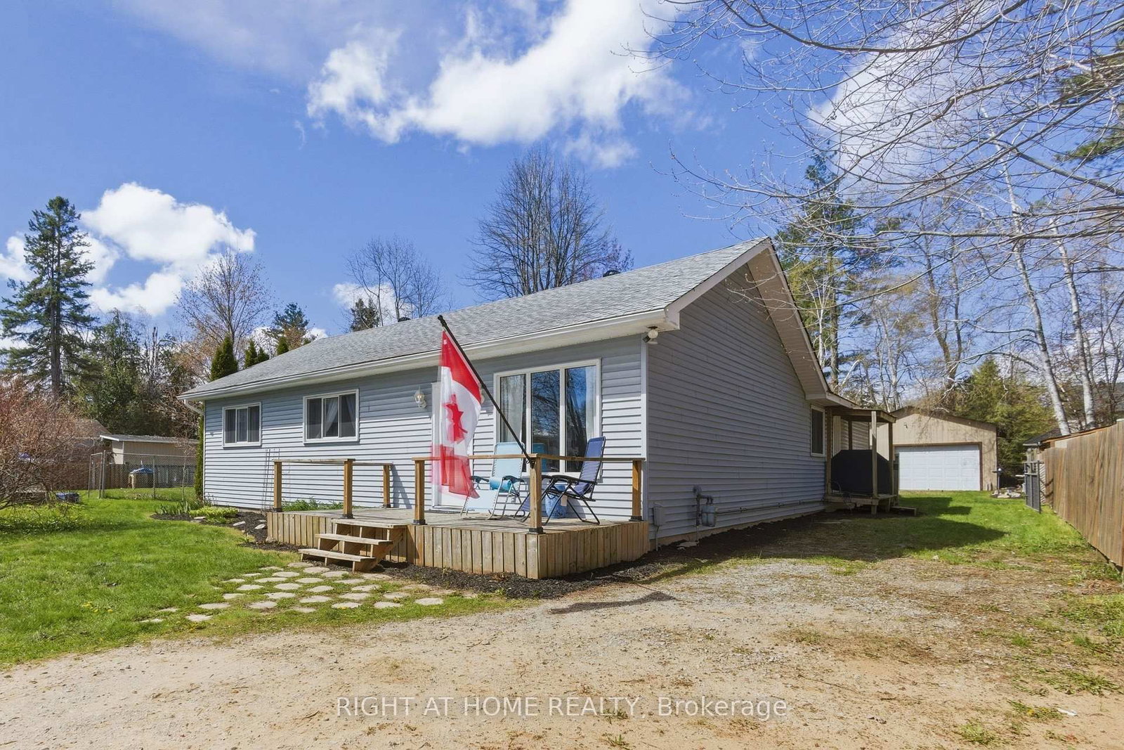 Detached House for sale at 2432 Wallace Avenue, Innisfil, Ontario, L9S 2G5 - Alcona - MLS: N13120580