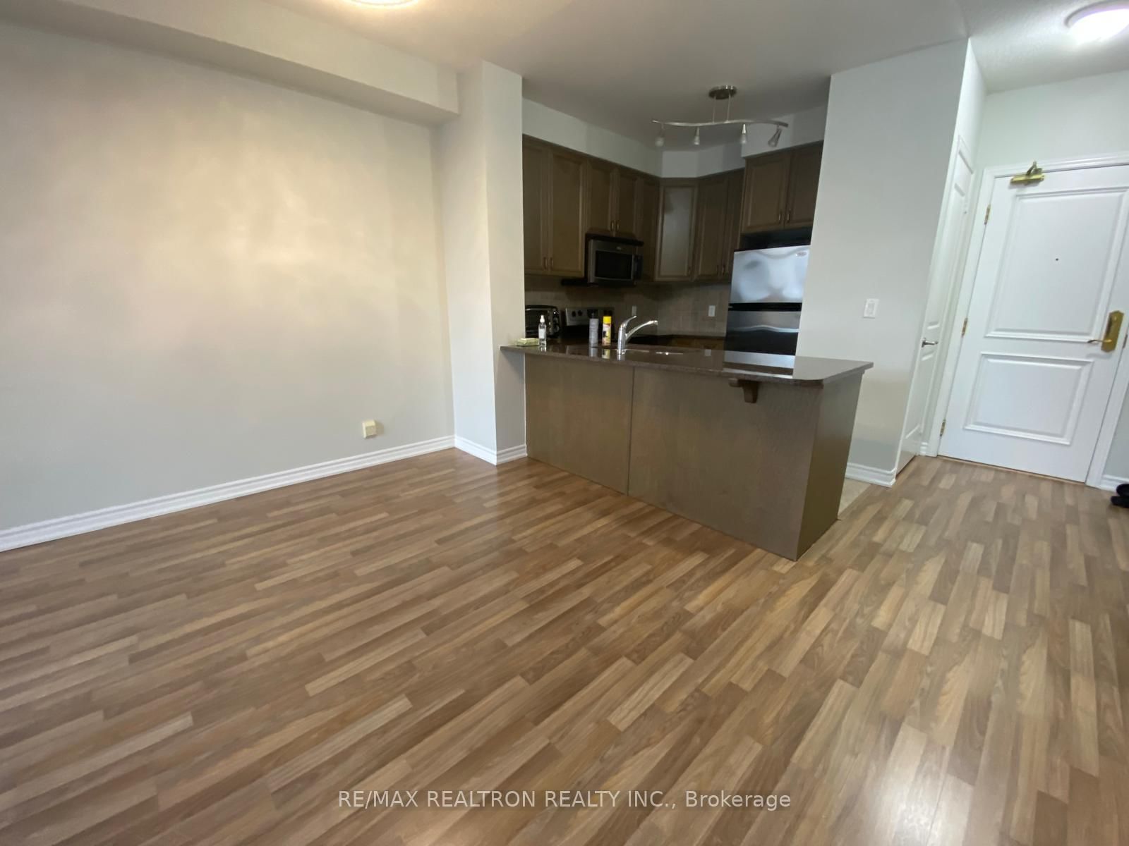 9225 Jane Street, Unit 1606 - Photo 4