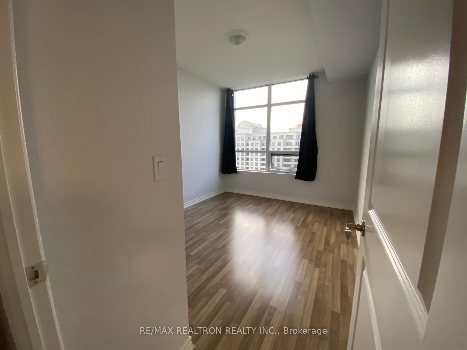 9225 Jane Street, Unit 1606 - Photo 6