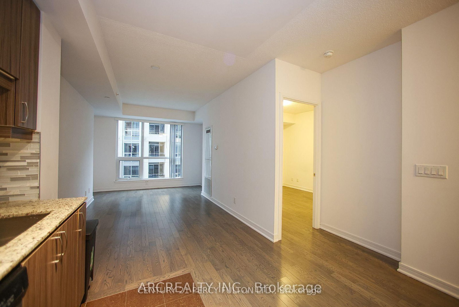 9205 Yonge Street, Unit 512 - Photo 10