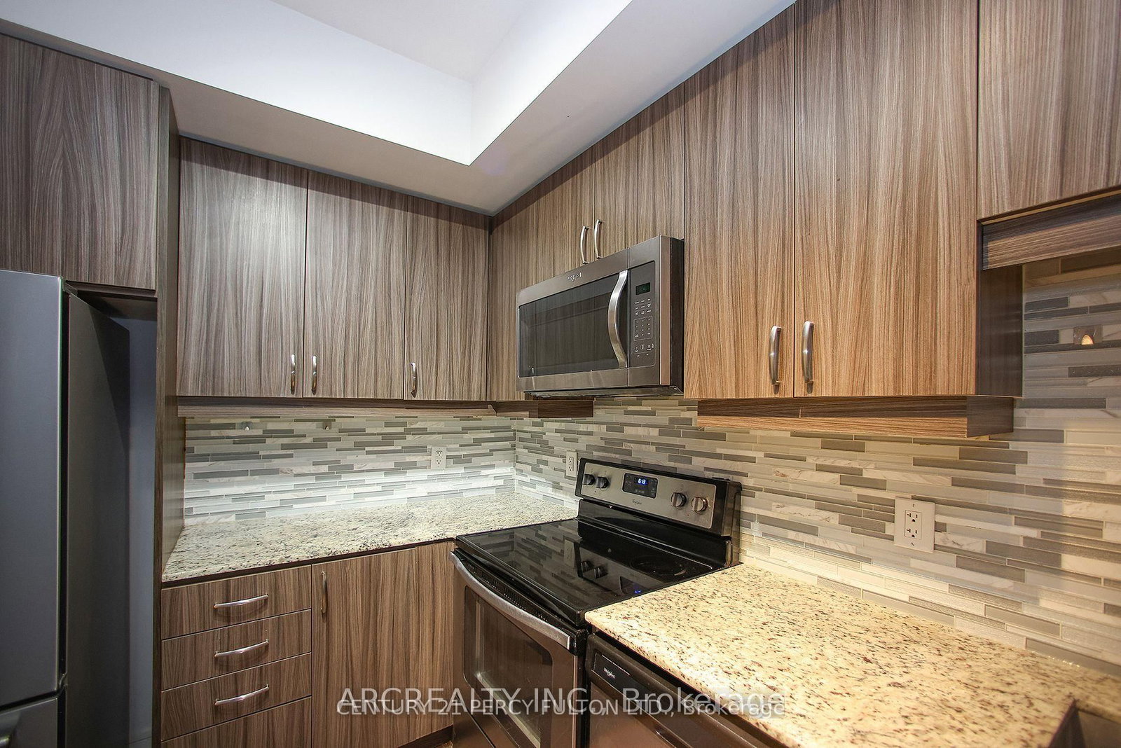9205 Yonge Street, Unit 512 - Photo 12
