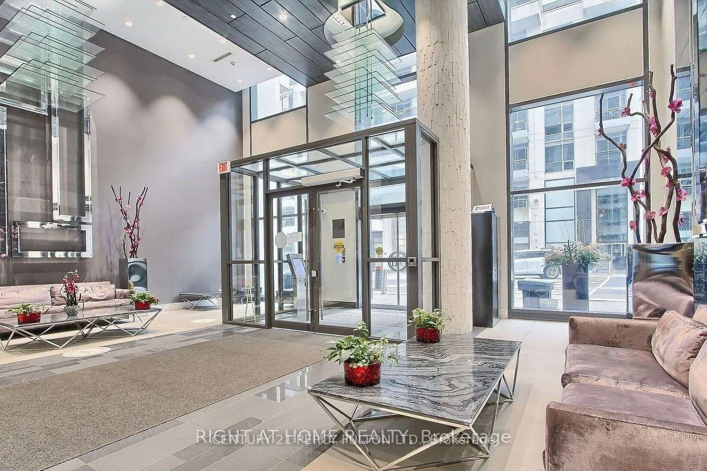 9205 Yonge Street, Unit 512 - Photo 2