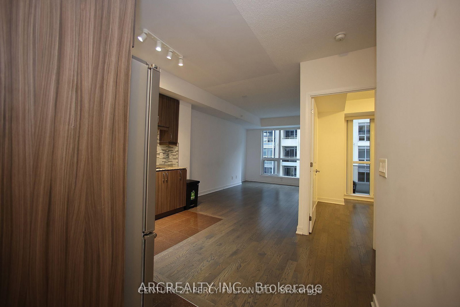 9205 Yonge Street, Unit 512 - Photo 7