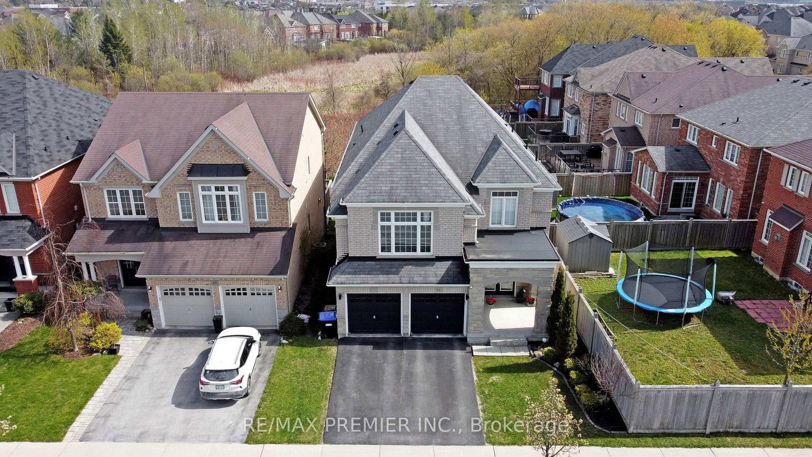 61 Tigertail Crescent • Bradford West Gwillimbury, ON photo 3