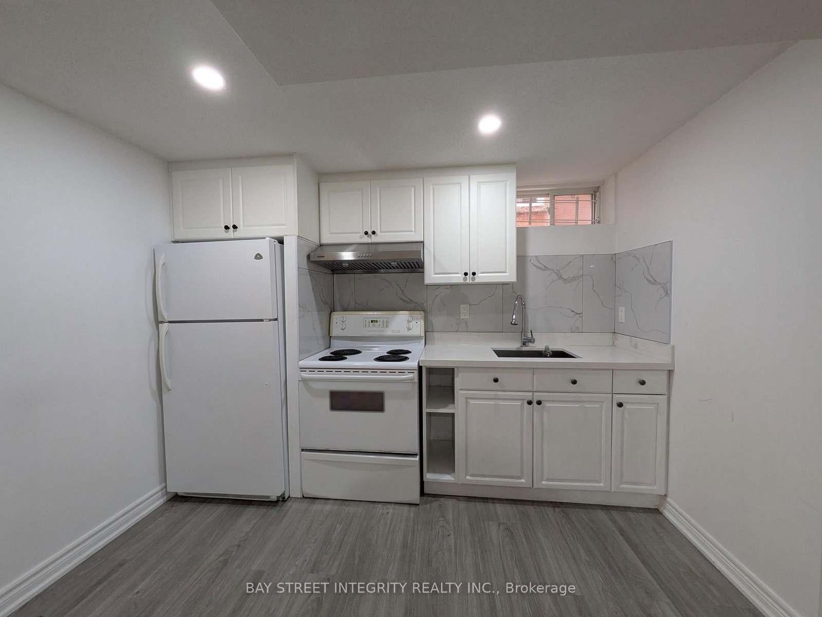 Lower 37 Sandham Crescent
