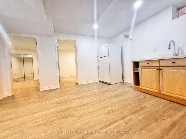 Lower 37 Sandham Crescent