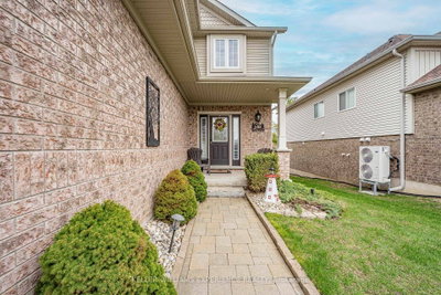 87 Armeda Clow Crescent — photo 5