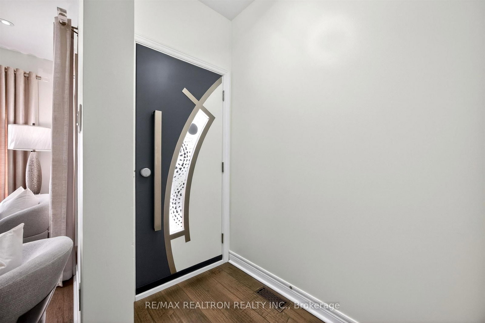 5 Yvonne Place - Photo 10