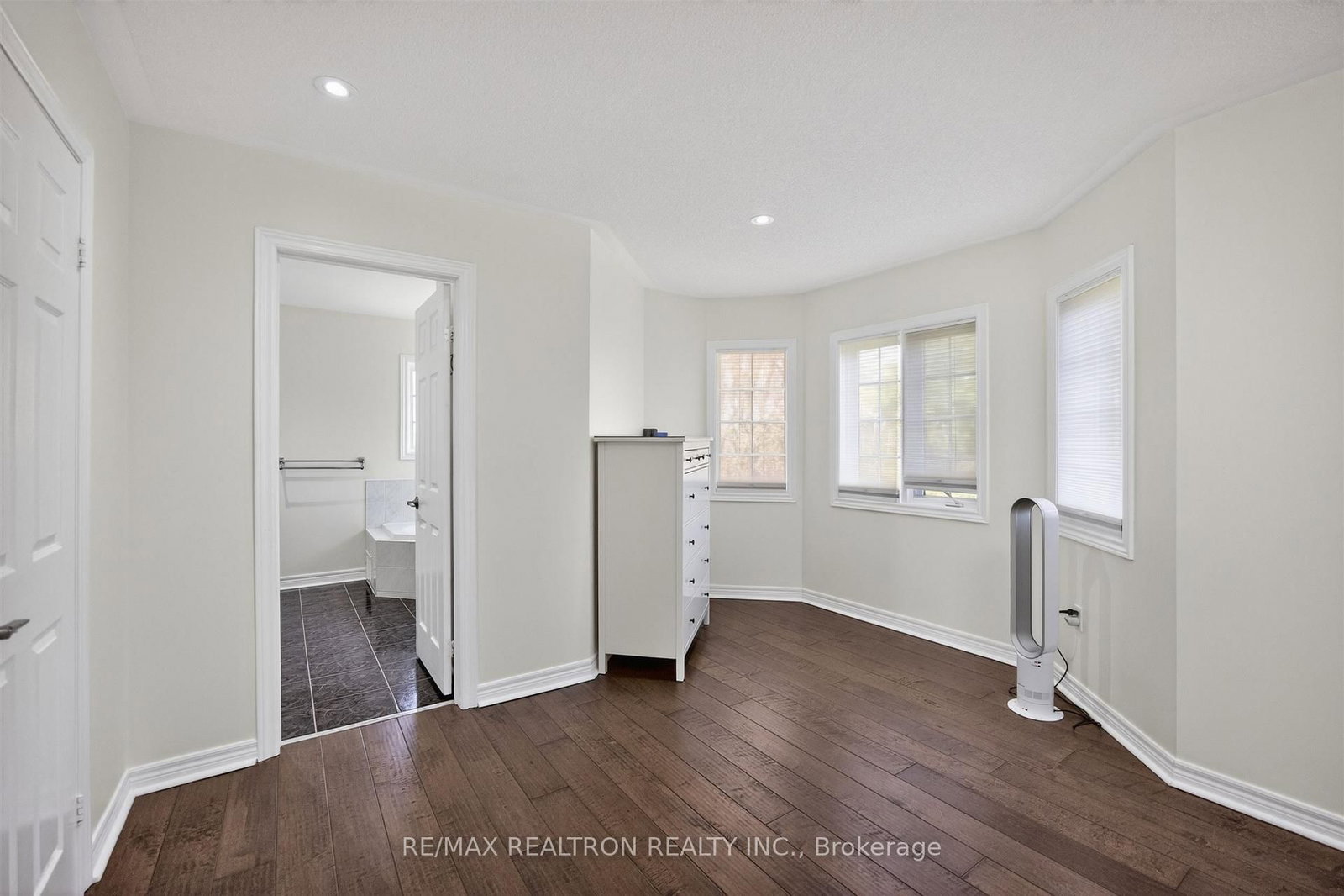 5 Yvonne Place - Photo 33