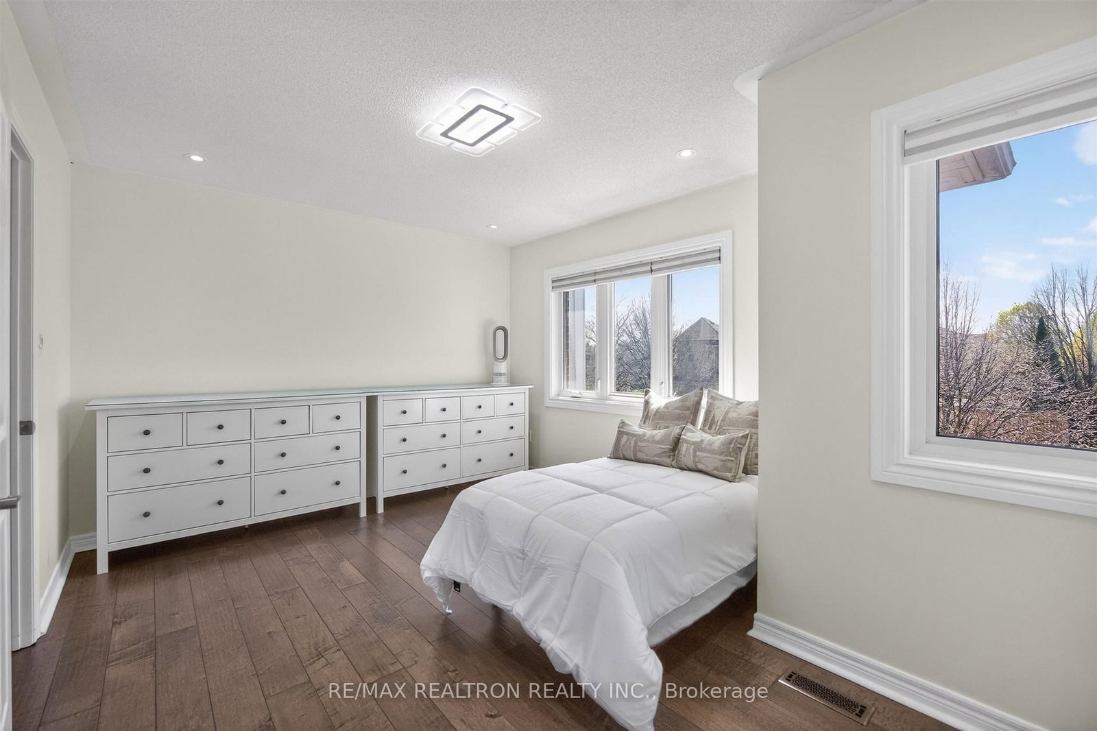 5 Yvonne Place - Photo 36