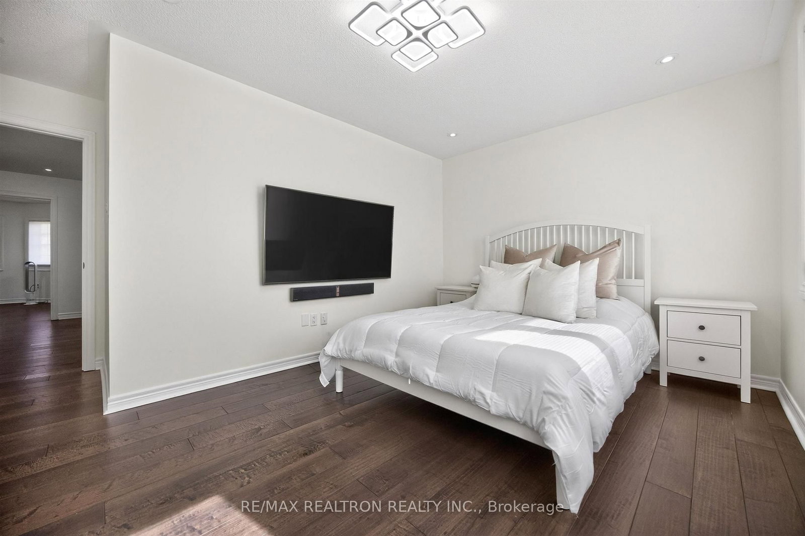 5 Yvonne Place - Photo 37