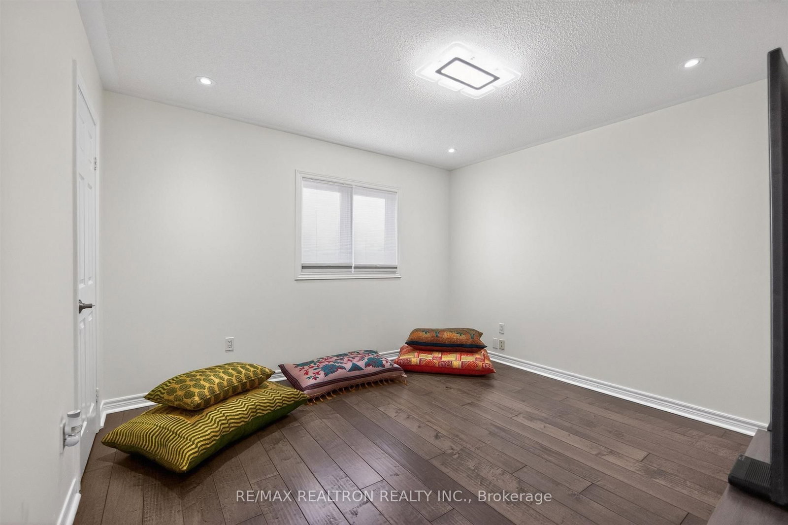 5 Yvonne Place - Photo 38