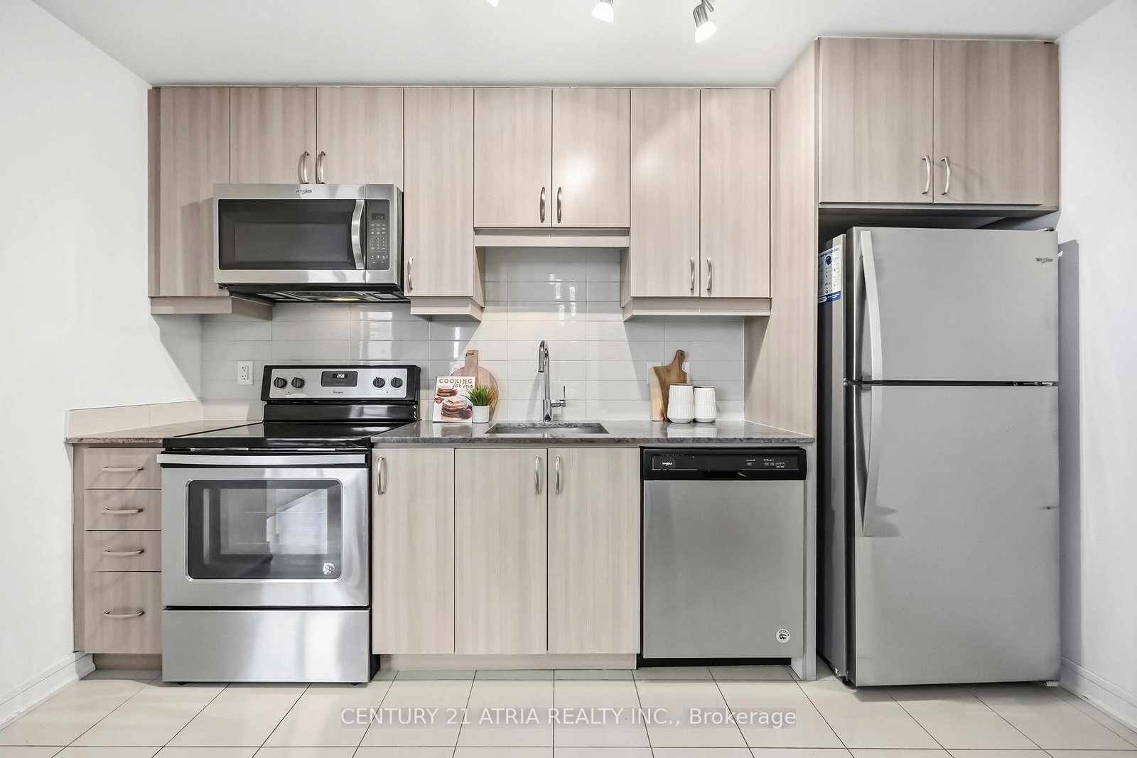 9199 Yonge Street, Unit 518 - Photo 12