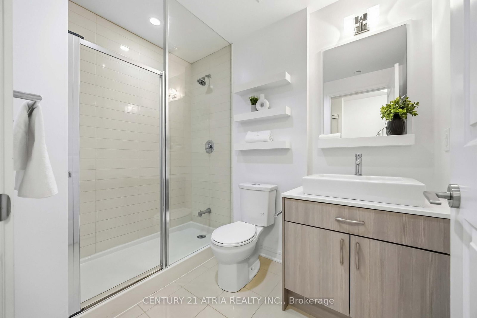 9199 Yonge Street, Unit 518 - Photo 16