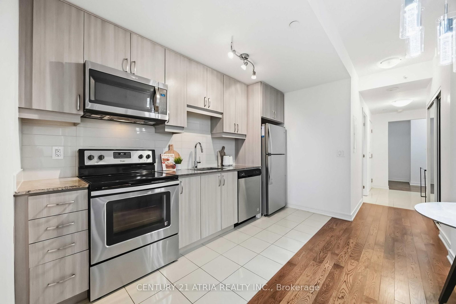 9199 Yonge Street, Unit 518 - Photo 19