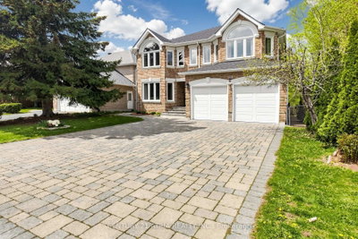 118 May Avenue • Richmond Hill, ON photo 2