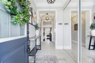 10 Weaver Terrace — photo 3