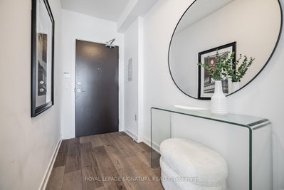 60 Honeycrisp Crescent • #618 • Vaughan, ON photo 5