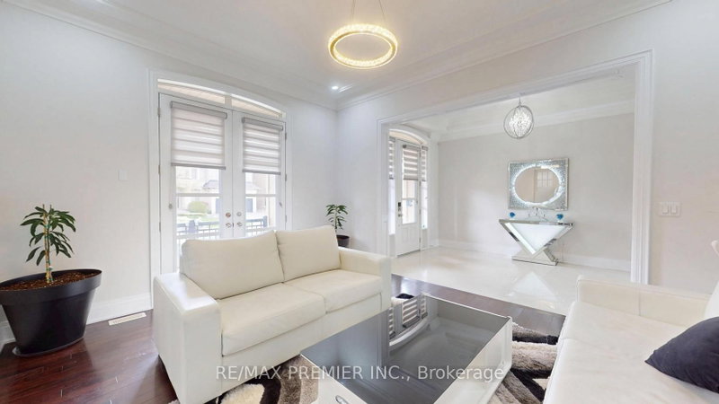 95 Sarracini Crescent